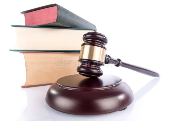 Qué establece el código procesal penal de Córdoba y cómo se aplica 1 martillo de juez sobre libro legal