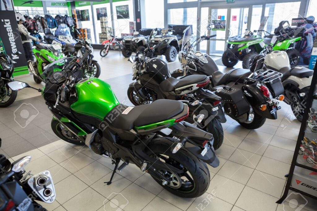 Qué repuestos y accesorios puedo encontrar para motos en Avenida