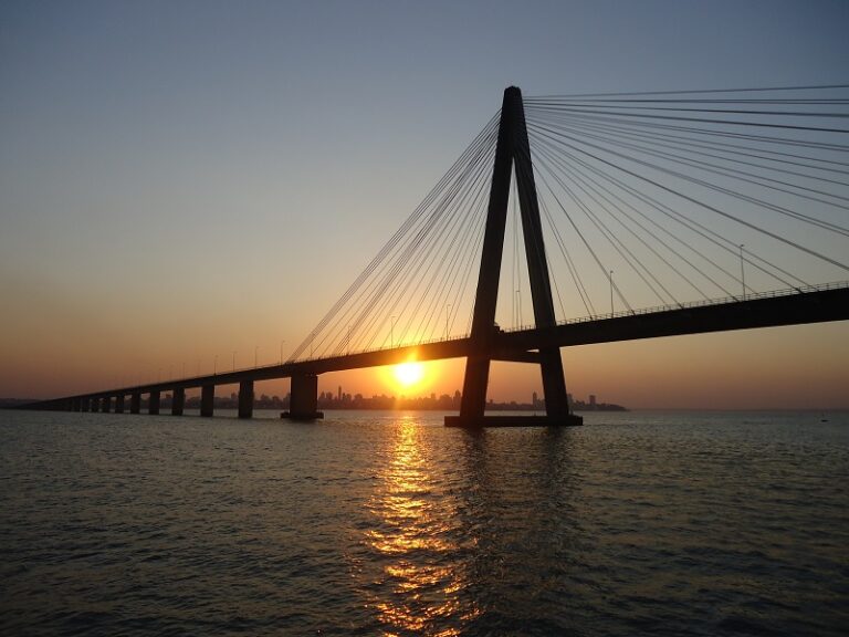 puente roque gonzalez al atardecer
