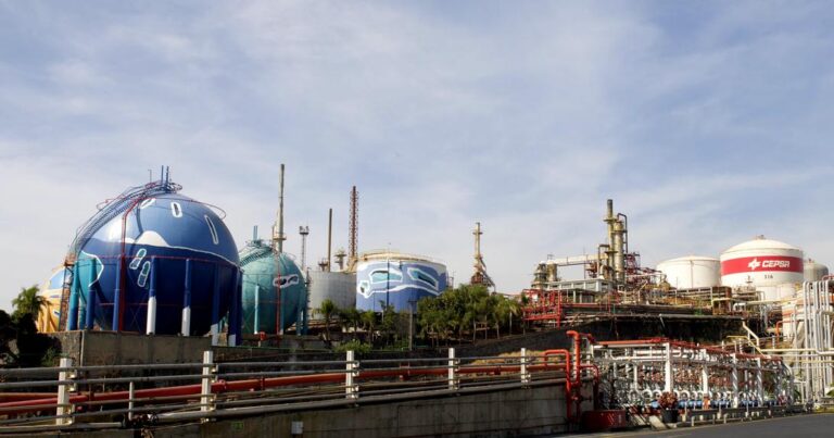 refineria de petroleo en santa cruz