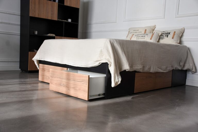 somier de dos plazas en un dormitorio